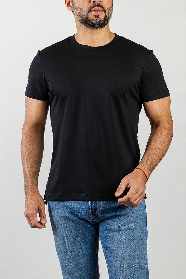 Camiseta Gola Cruzada Preta