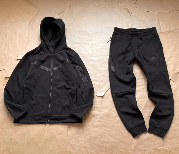 Nike tech fleece all black hotsell