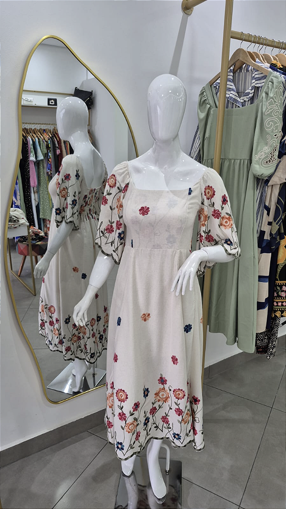 Vestido bordado mangas