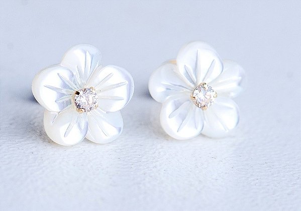 Brinco Flor em Madreperola - Ushine