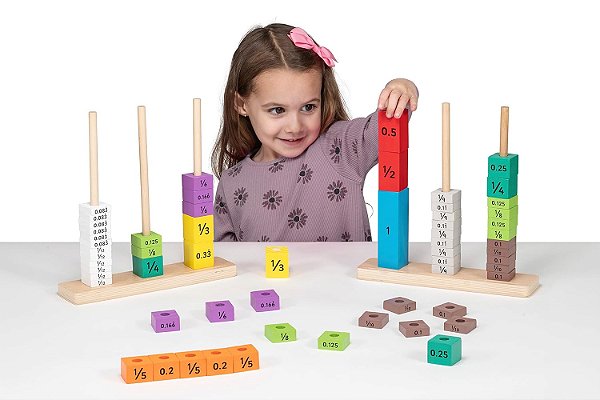 Towers de Frações e Decimais de Madeira da Vantagem Educacional - Jogo de Empilhamento de Matemática e Numeracia - Brinquedo Educacional para Educação Infantil - 62 Peças - 3 Anos +