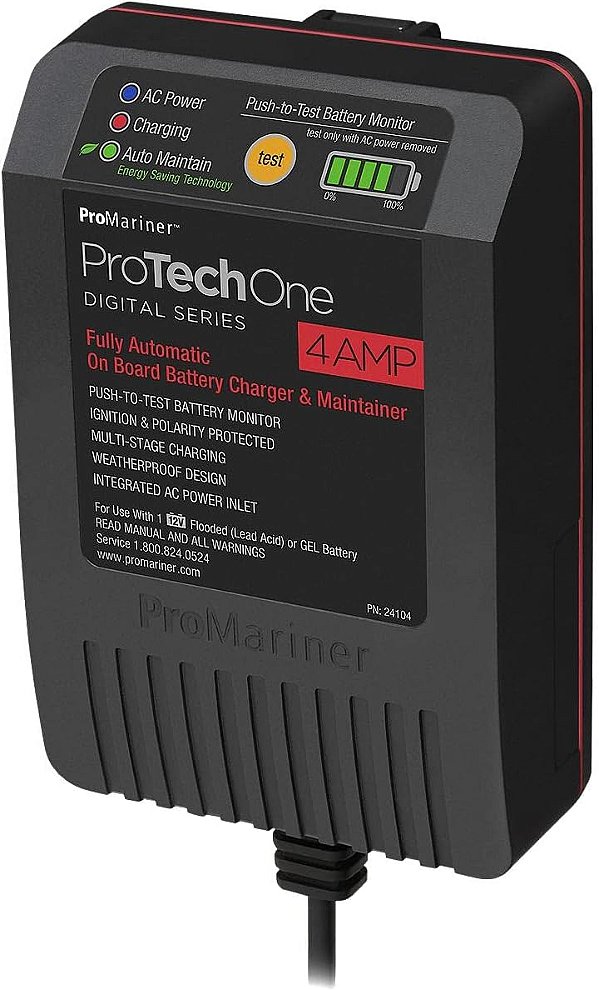 Carregador e mantenedor de bateria a bordo totalmente automático da série digital ProTechOne 24104 ProMariner de 4 amperes com entrada AC integrada.