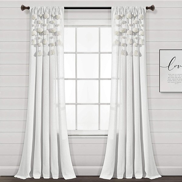 Cortina de janela de linho com pompons e franjas estilo Boho da Lush Decor (painel único), 52 de largura x 84 de comprimento, off-white.