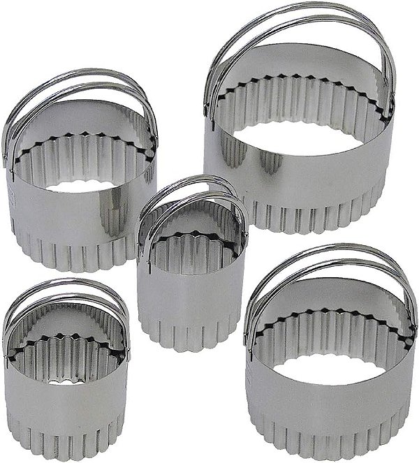 Cortadores de biscoito com flautas redondas de aço inoxidável R&M International, tamanhos variados, conjunto de 5 peças