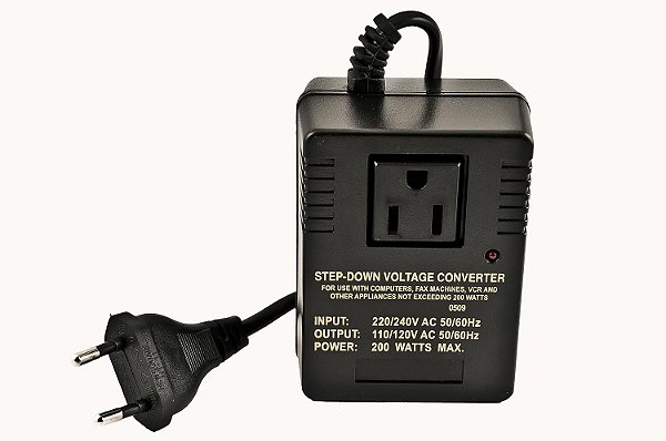 Conversor de Tensão VCT VM 200 Deluxe para Viagens em Países de 220V / 240V - 200Watts