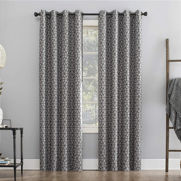 Sun Zero - 55856 Verve Twill Mosaic Thermal Extreme 100% Blackout Grommet Curtain Panel, 52 x 84, Charcoal/Gray se traduz para Painel de cortina com ilhós blackout 100% extremo térmico de m
