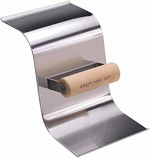 Ferramenta para meio-fio e sarjeta Kraft Tool CF650 com raio de 1-1/2 polegadas e cabo de madeira.