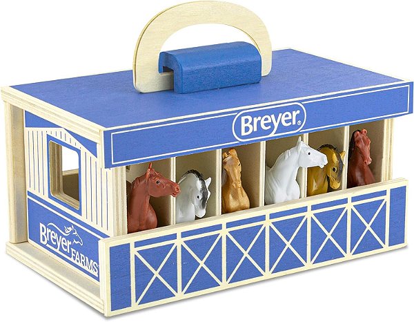 Breyer Cavalos Fazenda Conjunto de Estábulo de Madeira com 6 Cavalos | 6 Peças | Inclui 6 Cavalos Stablemates | 6” A x 9” L x 2.5” P | Escala 1: