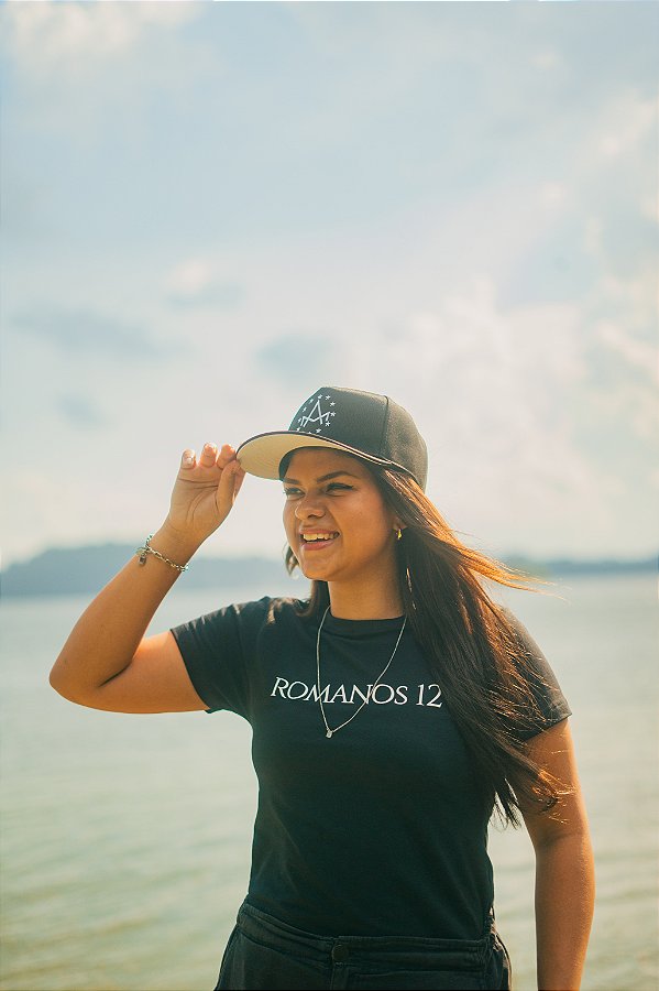 Boné preto e branco Maria