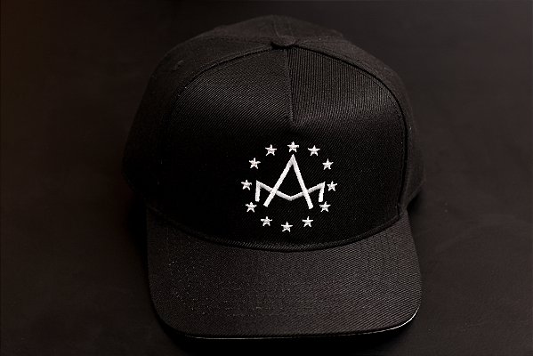 Boné preto e branco Maria
