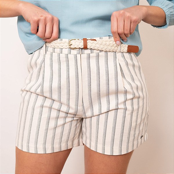 Short Listrado com Cinto Trançado Feminino
