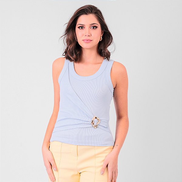 Regata Canelada Com Detalhe Transpassado E Fivela Feminina