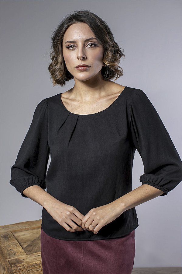 Blusa Manga 7/8 com Pregas no Decote Feminina