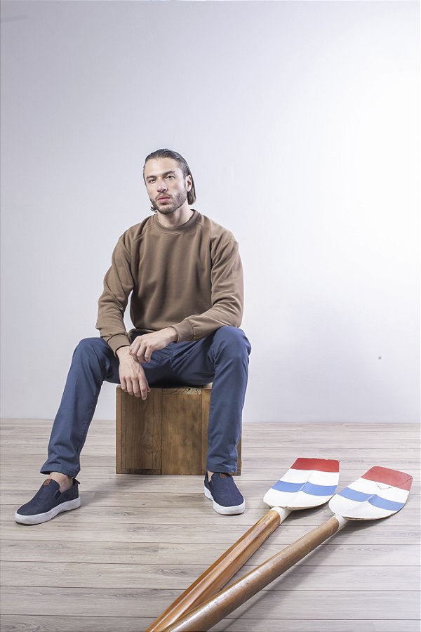 Blusa Masculina com Recortes Decote Redondo