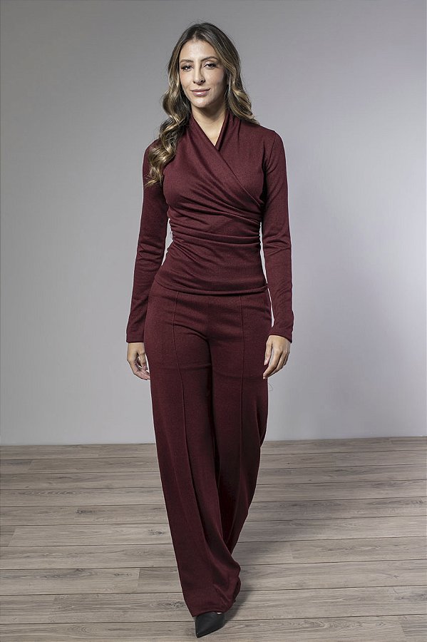 Calça Feminina Reta Conforto com Bolsos