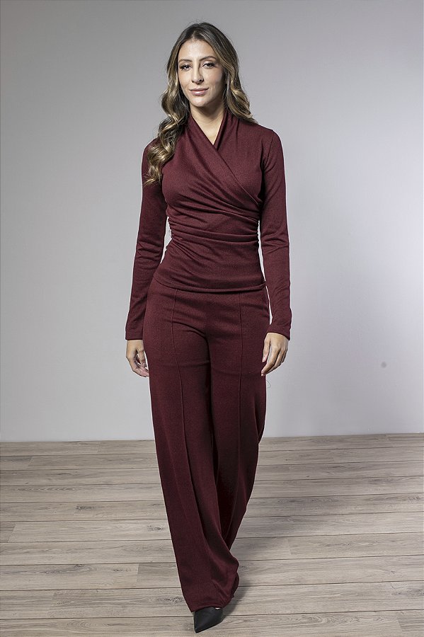 Calça Feminina Reta Conforto com Bolsos