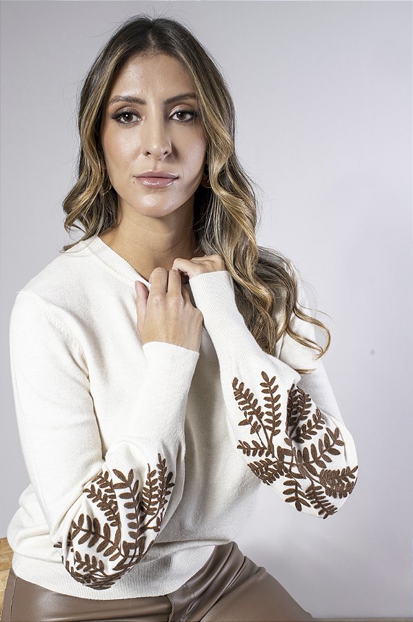 Blusa Tricot Feminina Manga Levemente Bufante com Bordado
