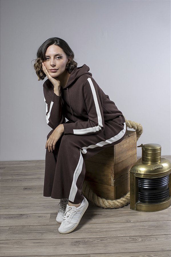 Calça Reta Tricot Texturizada com Listra Contrastante na Lateral Feminina
