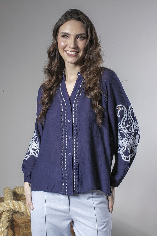 Blusa Bata Gola V Com Detalhes E Bordado Na Manga Feminina