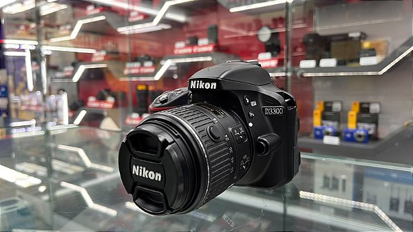 Câmera Nikon D3300 c/ Lente AF-S DX 18-55mm VR Usada em Bom Estado • Aprox. 6 Mil Cliques