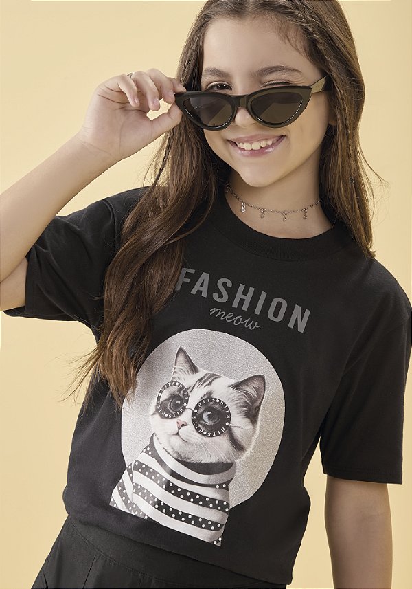 BLUSA INFANTIL EM MEIA MALHA PENTEADA COM ESTAMPA MODERNA