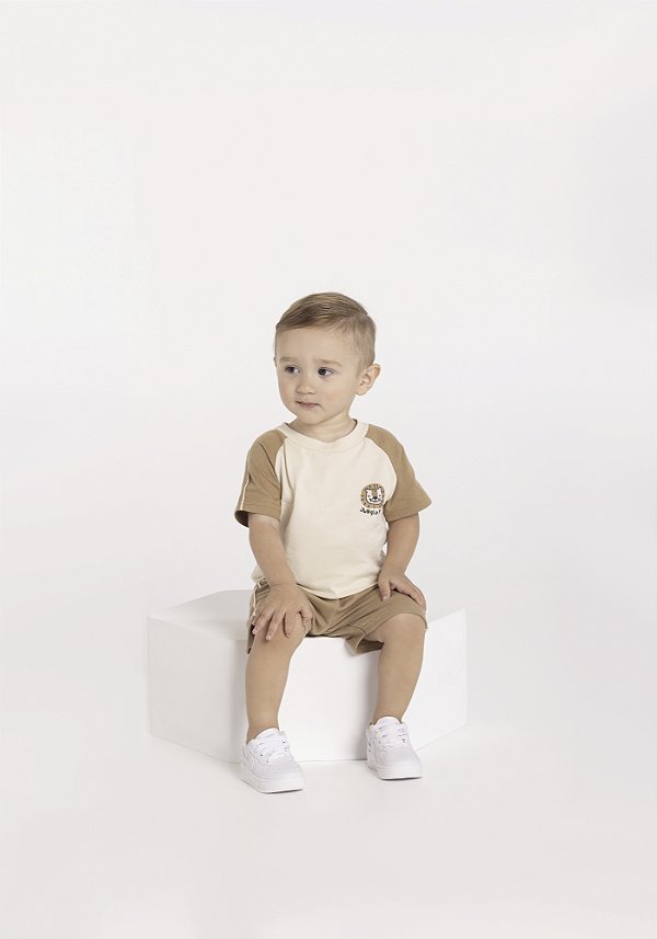 CONJUNTO INFANTIL MENINO COM CAMISETA E BERMUDA DE MOLETOM