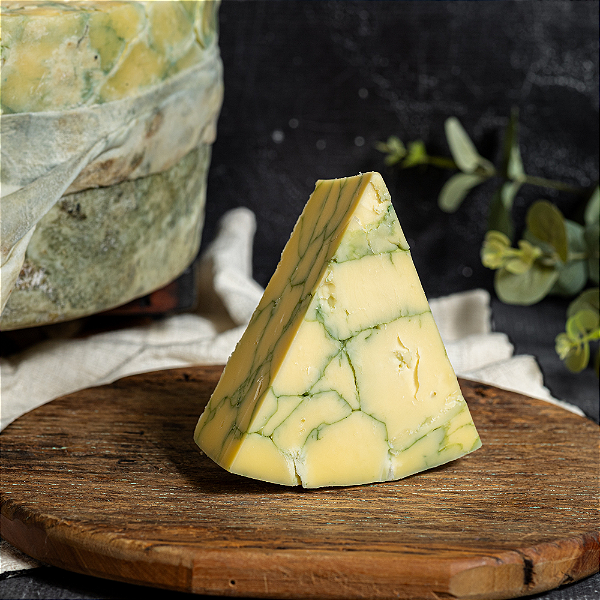 Amazonito - Queijo Artesanal com Spirulina - fração 200g - Bela Fazenda
