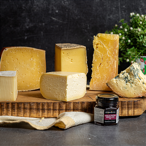 Seleção Especial 6  Frações de Queijos Artesanais Brasileiros de Leite Crú (total de 730g de Queijo) + Mini Geléia de Presente
