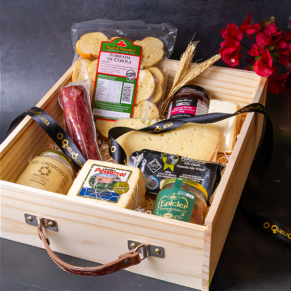 Cesta de Presente Sabores do Brasil- Maleta Especial - 4 Queijos Artesanais + Salame + Mel Cremoso + Geléia + Antepasto + Torrada