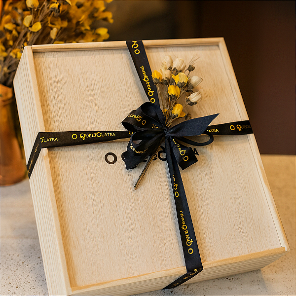 Caixa de Presente Experiencia 3 Queijos + Charcutaria + Chocolate + 2 Acompanhamentos + Segredo do Enólogo Branco