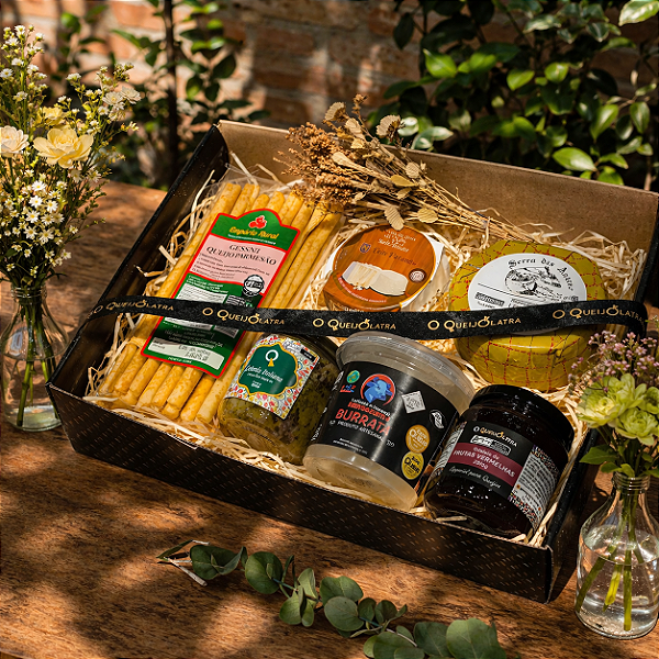 Caixa de Presente dia das Mães - Cremes e Suspiros - 3 Queijos Cremosos + Antepasto + Grissini + Geléia