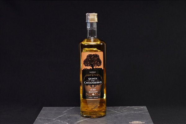 Cachaça Artesanal Mineira Quinta das Castanheiras Ouro Balsamo 670ml