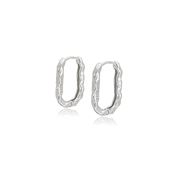 Brinco Argola Retangular em Prata 925 com Textura Irregular e Fecho Click