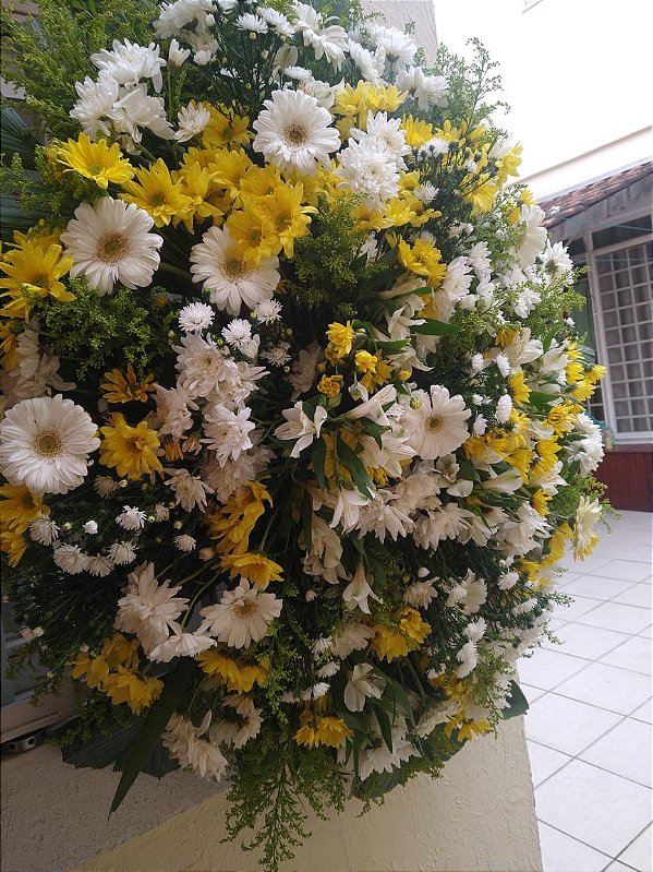 Coroa de Flores Grande 1,20 x 1,00 Velório Avelino Homenagem