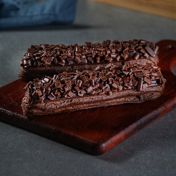 Éclair de Chocolate com Brigadeiro e Geléia de Morango - 2 unidades