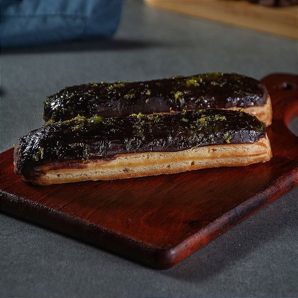 Éclair de Creme de Laranja com Cobertura de Chocolate Meio Amargo - 2 unidades