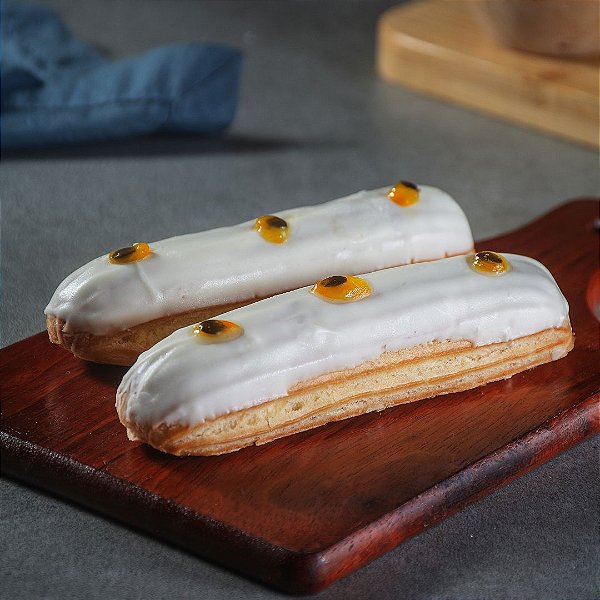 Éclair de Creme de Maracujá com Chocolate Branco - 2 unidades