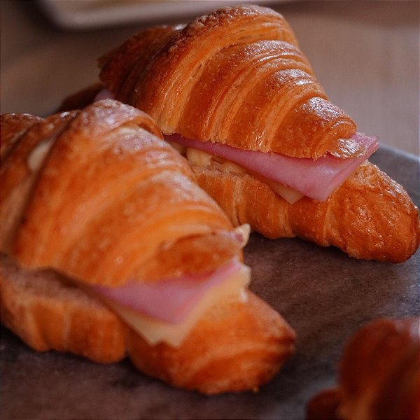 Mini Sanduiche Croissant Queijo com Presunto