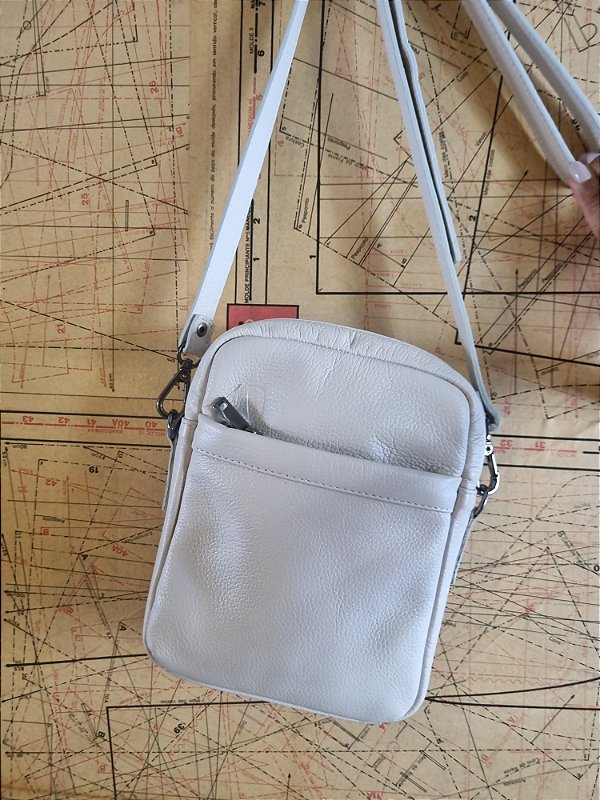 Bolsa em couro na cor Gelo