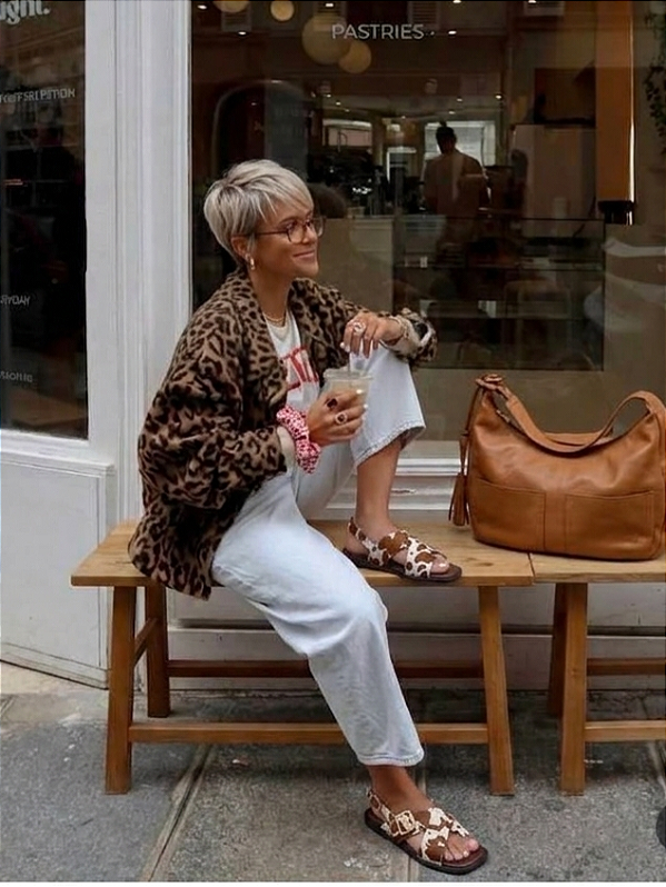 SANDÁLIA EM COURO ANIMAL PRINT TIRAS LARGAS