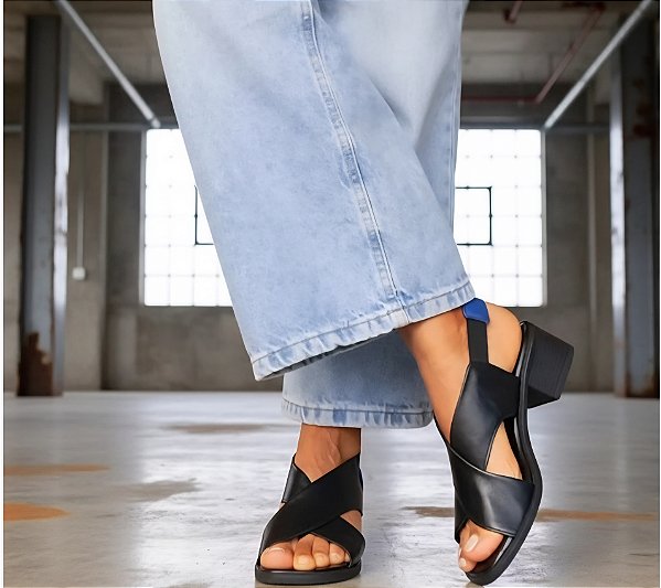 SANDALIA PRETA TIRAS CRUZADAS