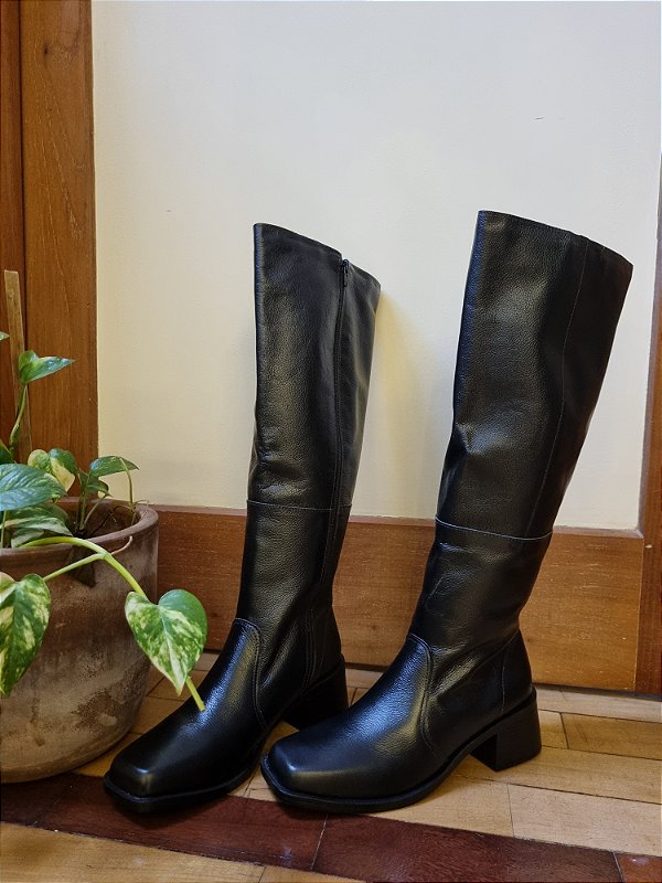 BOTA PRETA CANO LONGO EM COURO