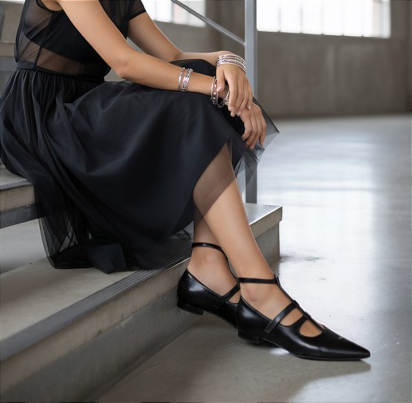 SAPATILHA PRETA EM COURO