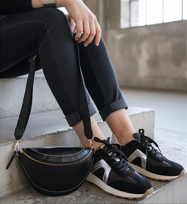 BOLSA POCHETE EM COURO PRETA