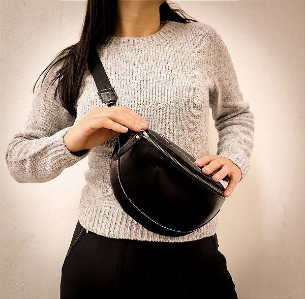 BOLSA POCHETE EM COURO PRETA