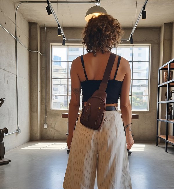 BOLSA E MOCHILA CAFÉ EM COURO