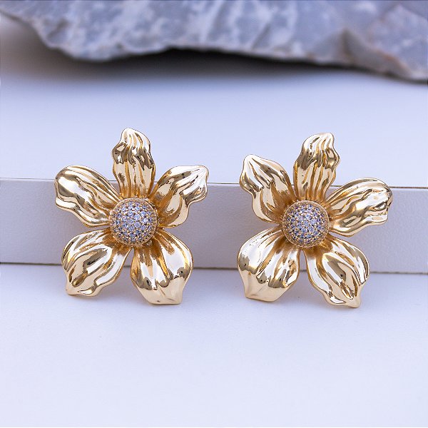 Brinco flor orgânica miolo cravejado