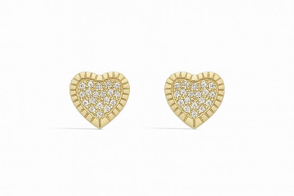Brinco coração cravejado em microzircônia