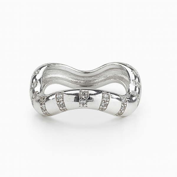 anel orgânico irregular com listras em zircônia cristal transparente banhado a prata