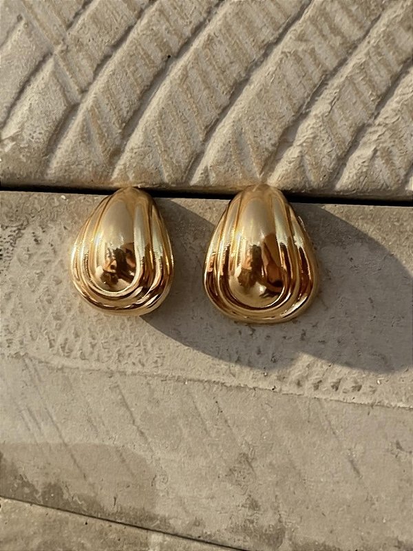 Brinco Concha Dourado